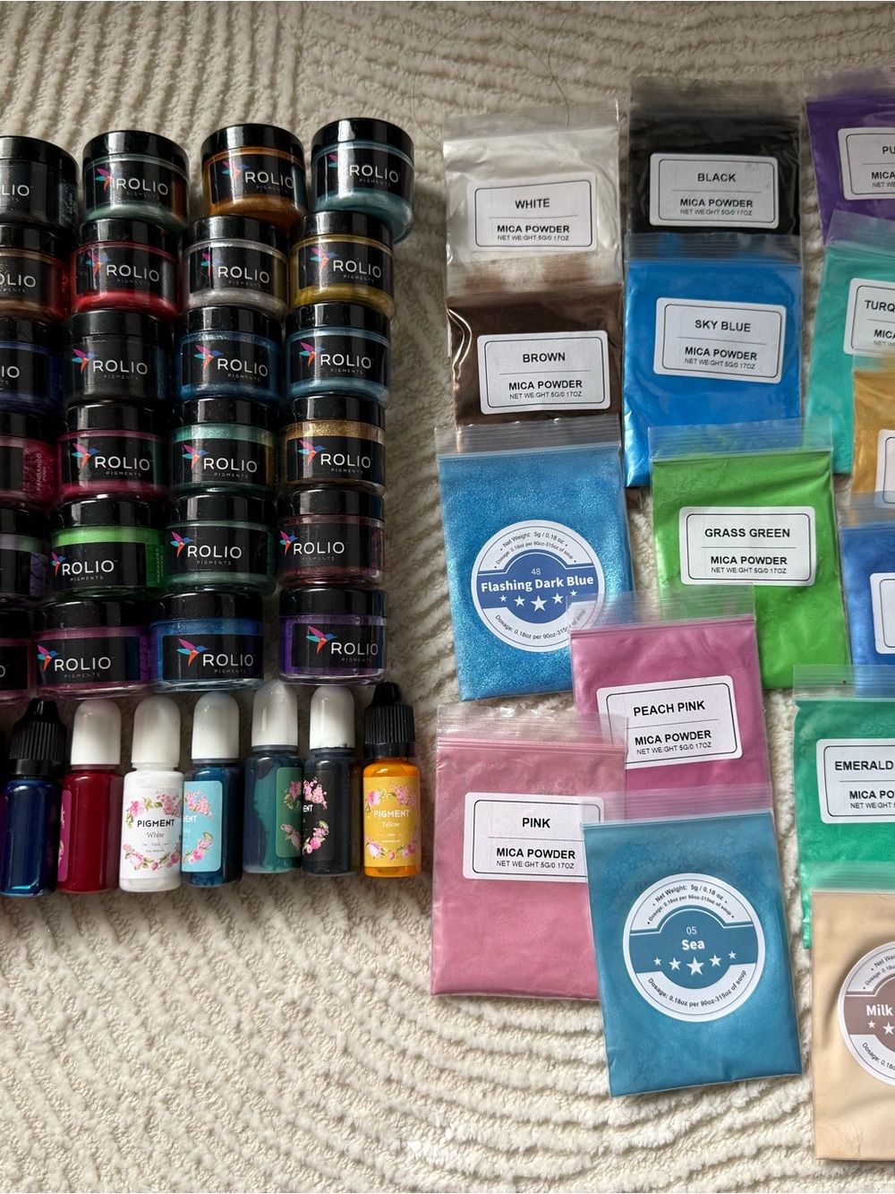 Huge Resin Crafting Destash Lot – Molds, Mica Powders, Dried Flowers, Glitter - Picture 2 of 8